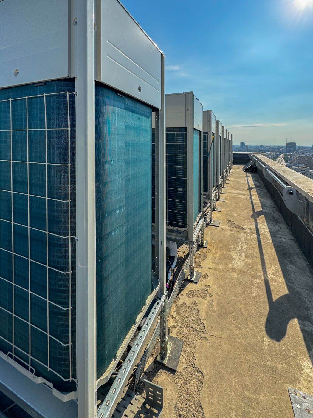 Avi Compact: Peste 30% dintre echipamentele de climatizare şi ventilare din clădirile comerciale au o vechime mai mare de 15 ani